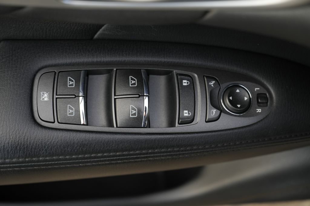 Used 2015 INFINITI Q70 L 3.7 RWD image 24