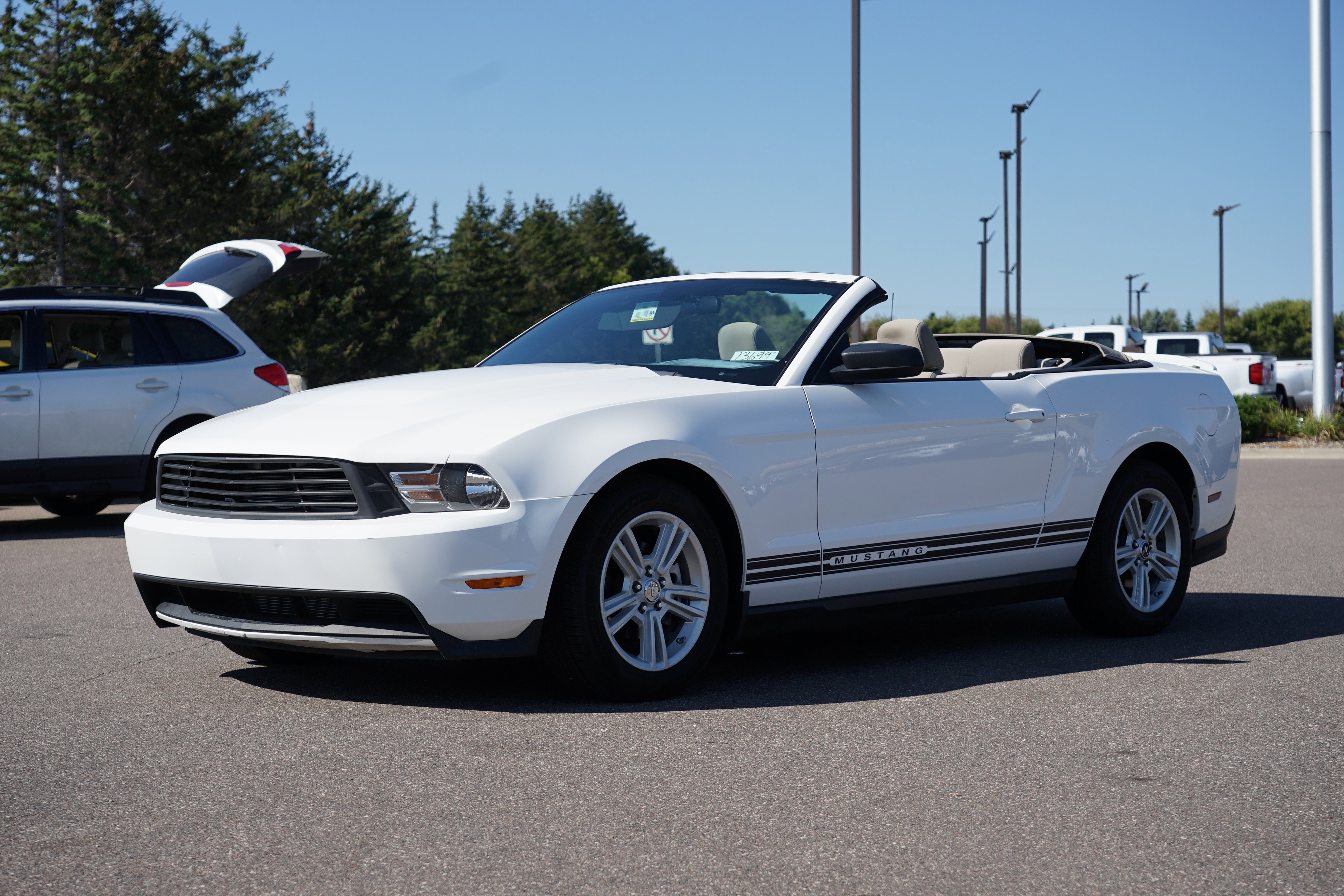 Used 2010 Ford Mustang Convertible image 6