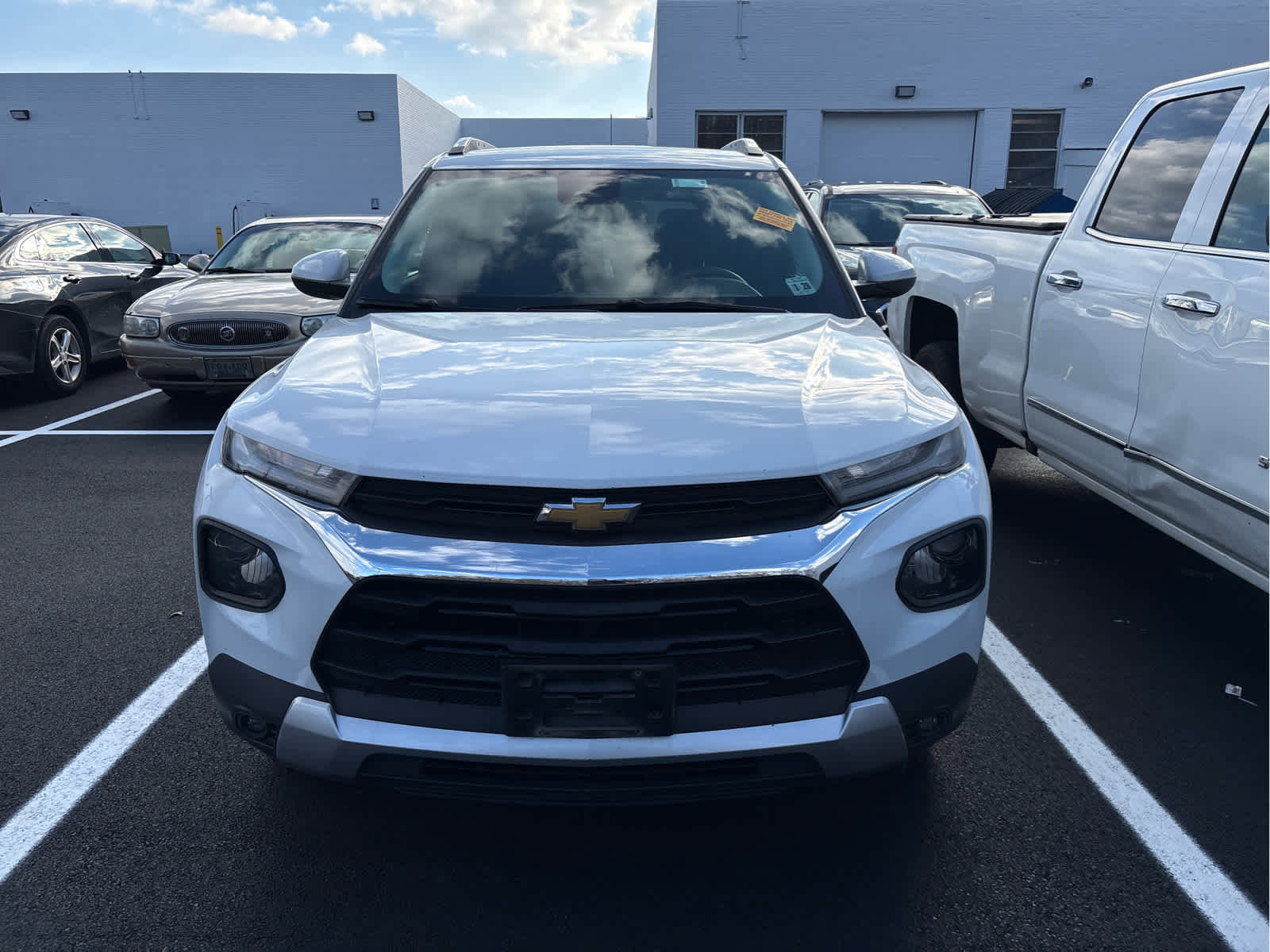 Used 2023 Chevrolet TrailBlazer LT image 2