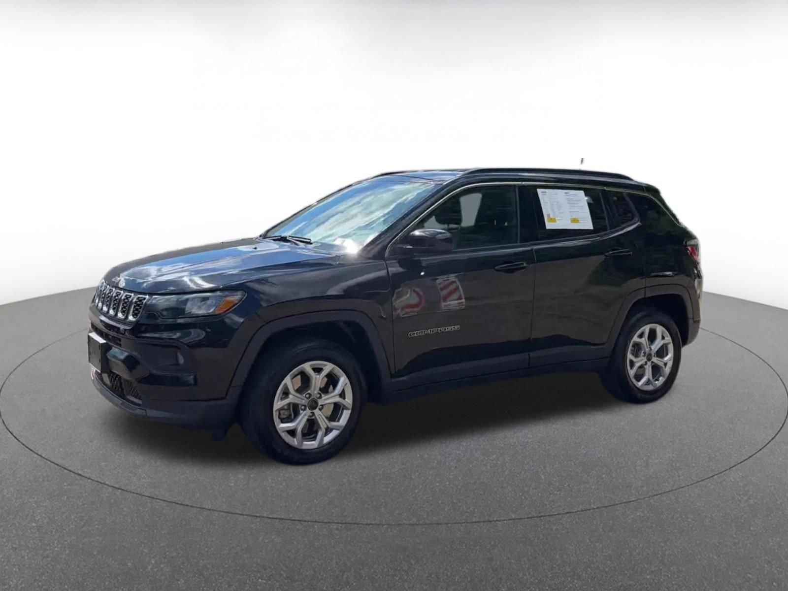 Used 2025 Jeep Compass Latitude AWD/4WD image 8