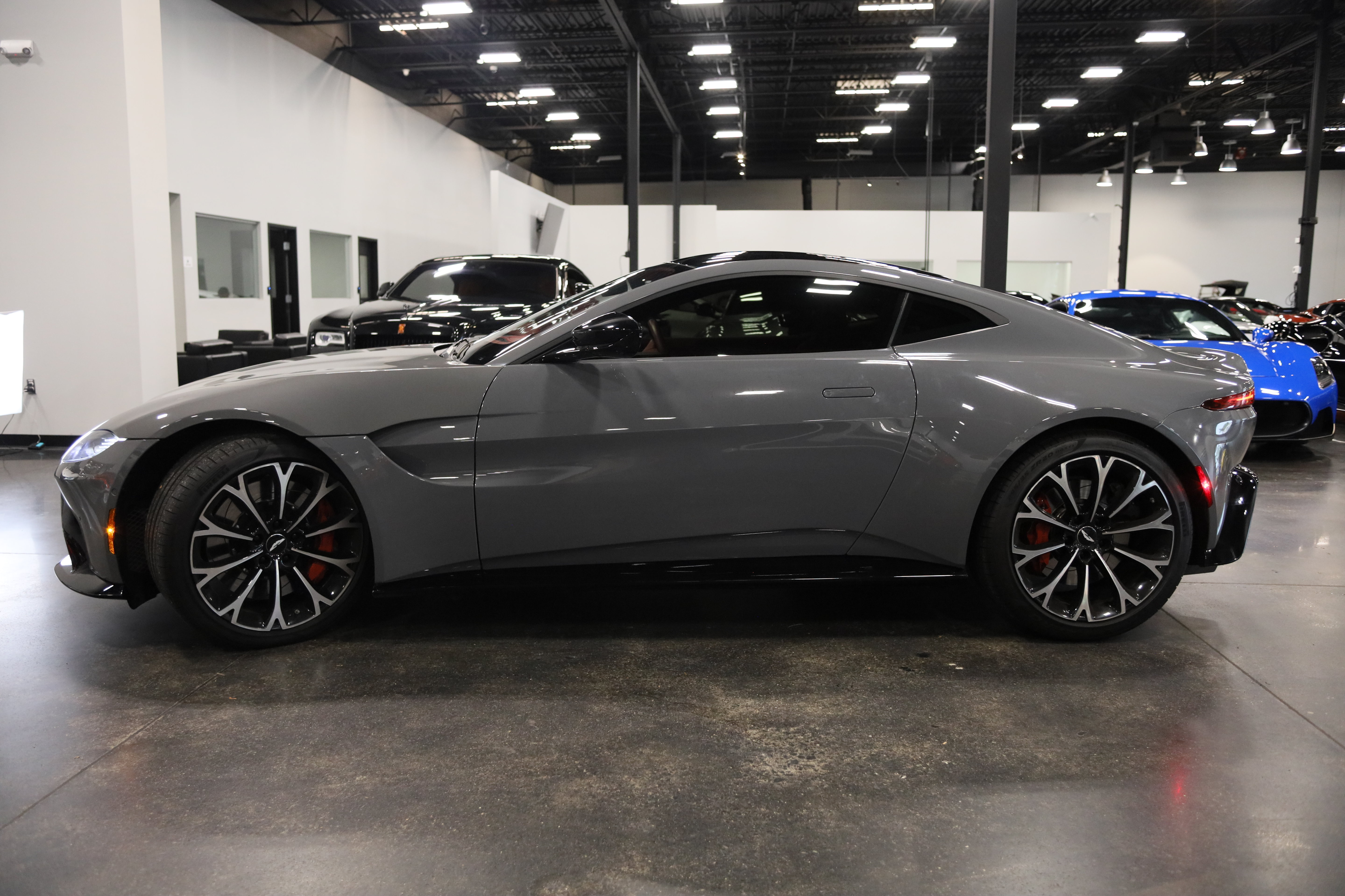 Used 2019 Aston Martin V8 Vantage Coupe RWD image 9