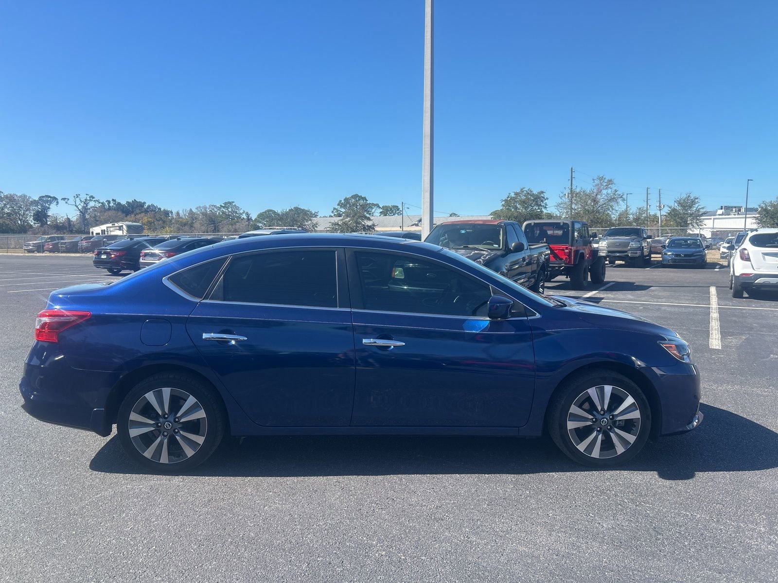 Used 2019 Nissan Sentra SV w/ Special Edition Package image 8