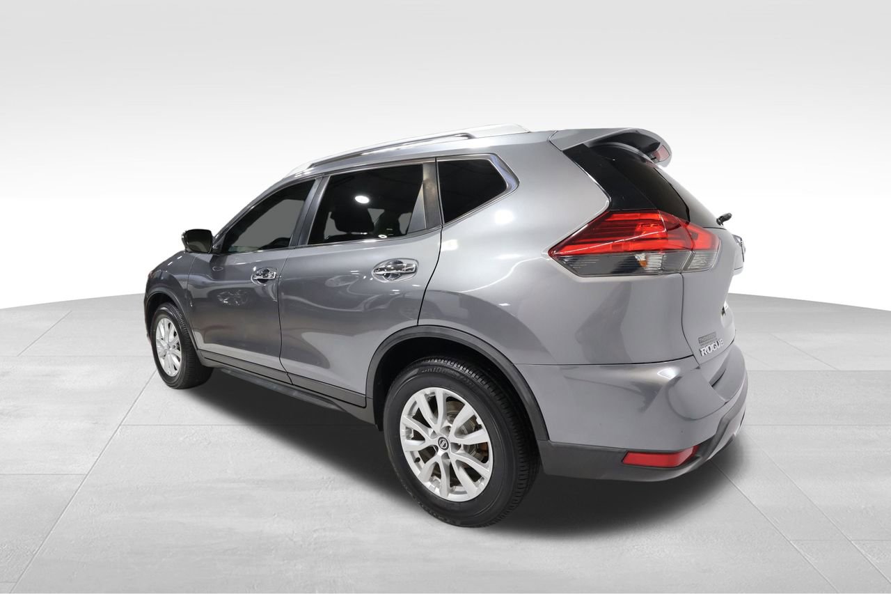 Used 2017 Nissan Rogue SV w/ SV Premium Package image 2