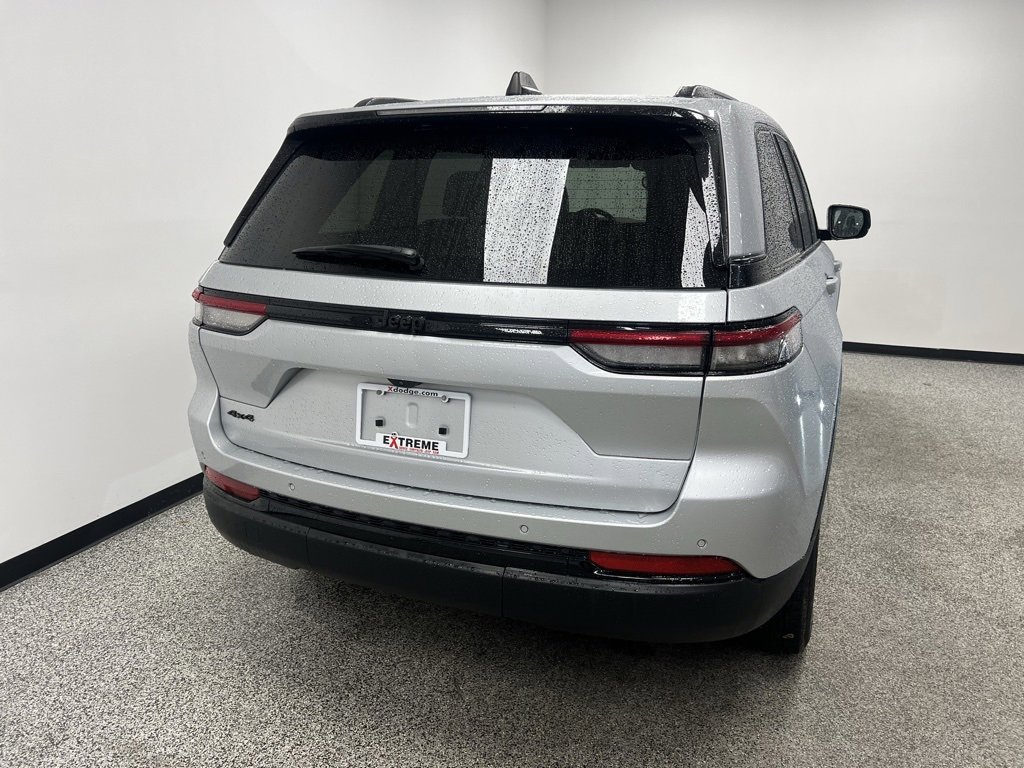 Used 2024 Jeep Grand Cherokee Altitude image 6