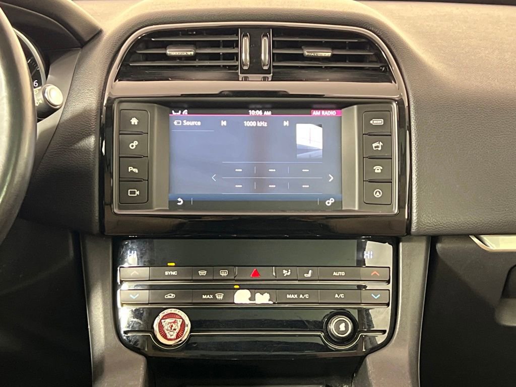 Used 2017 Jaguar F-PACE Premium image 31
