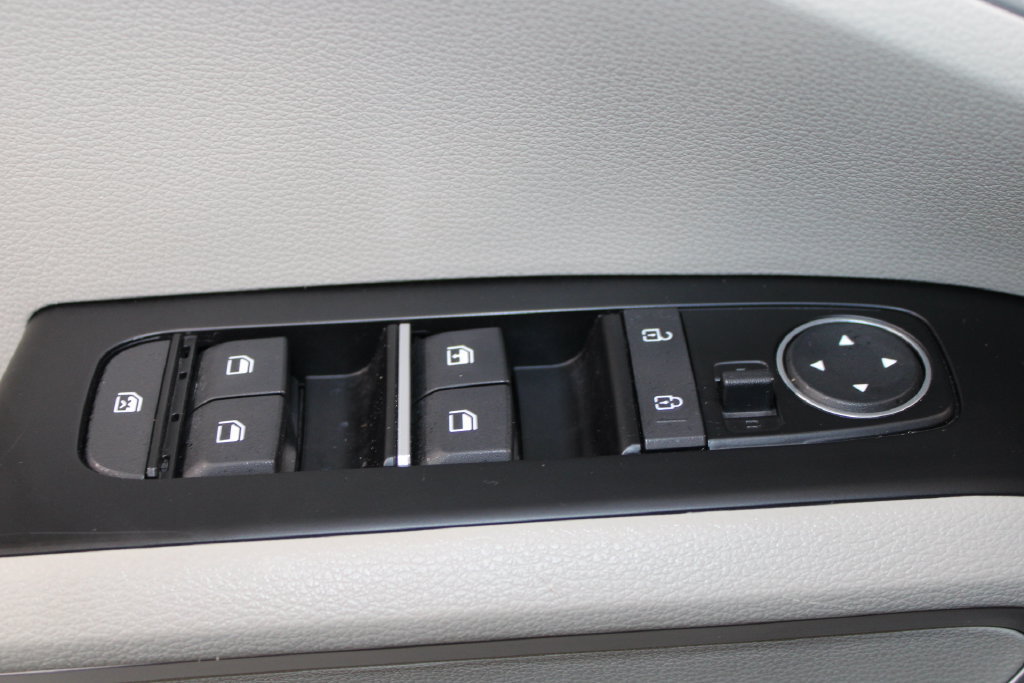 Used 2025 Kia Soul LX w/ LX Technology Package FWD image 38