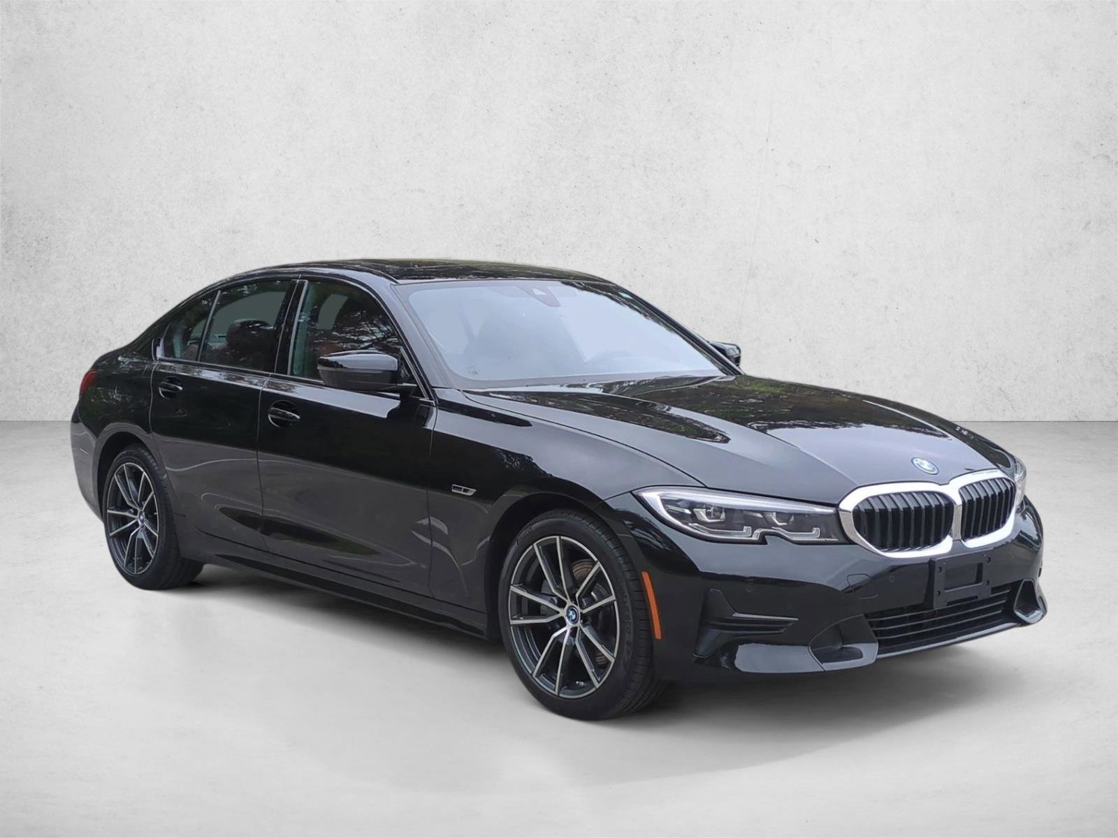 Used 2022 BMW 330e xDrive w/ Premium Package AWD/4WD image 3