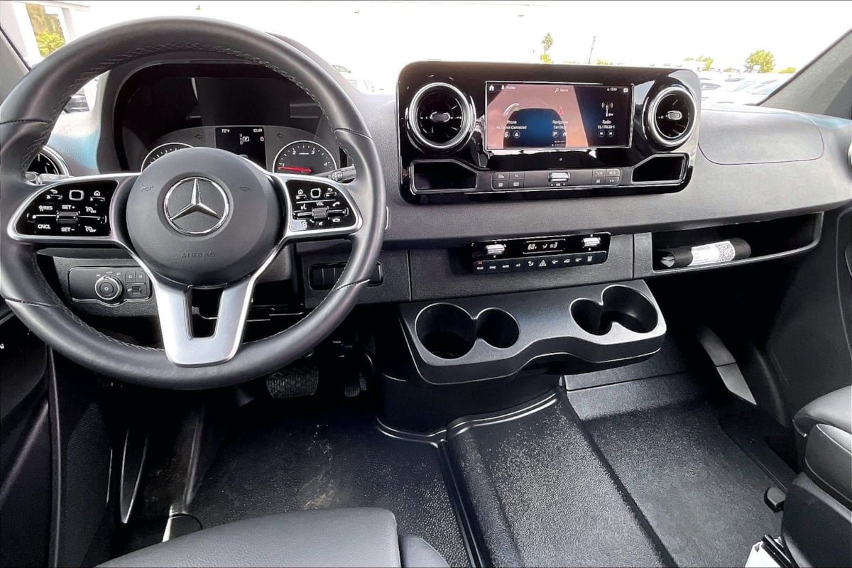 Used 2024 Mercedes-Benz Sprinter 2500 image 5