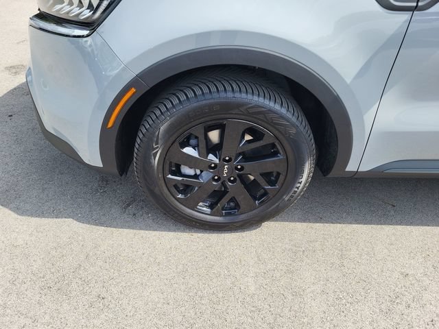 Certified 2022 Kia Sorento S w/ Panoramic Sunroof Package AWD/4WD image 11