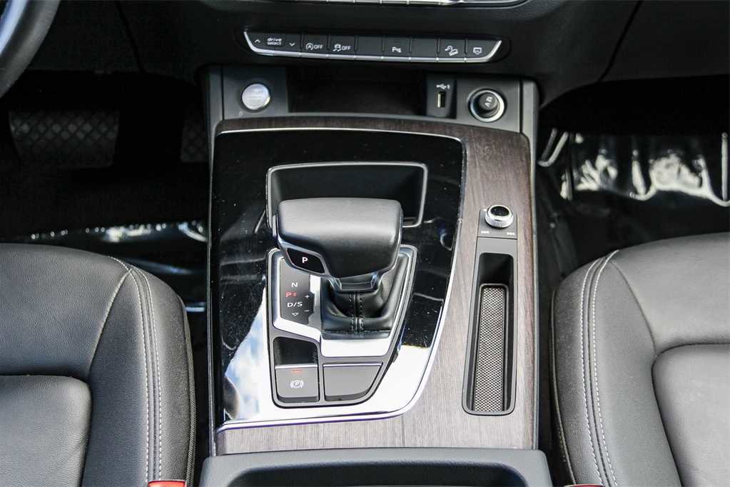 Used 2023 Audi Q5 2.0T Premium w/ Convenience Package image 14