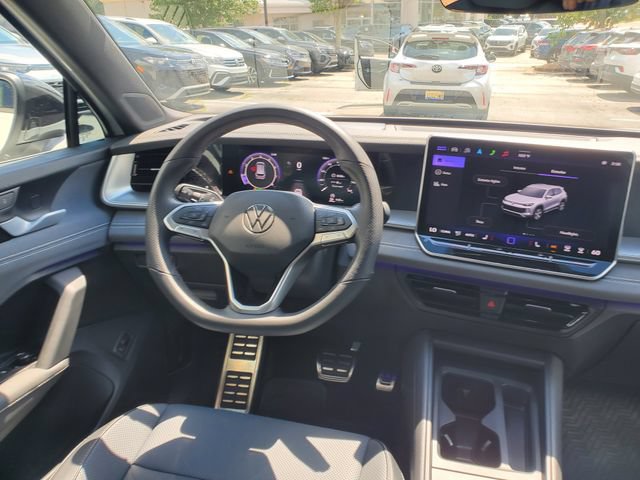 Certified 2025 Volkswagen Tiguan SE R-Line FWD image 11
