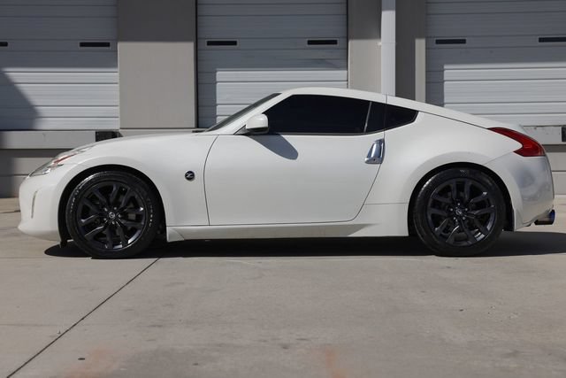 Used 2016 Nissan 370Z Coupe RWD image 4
