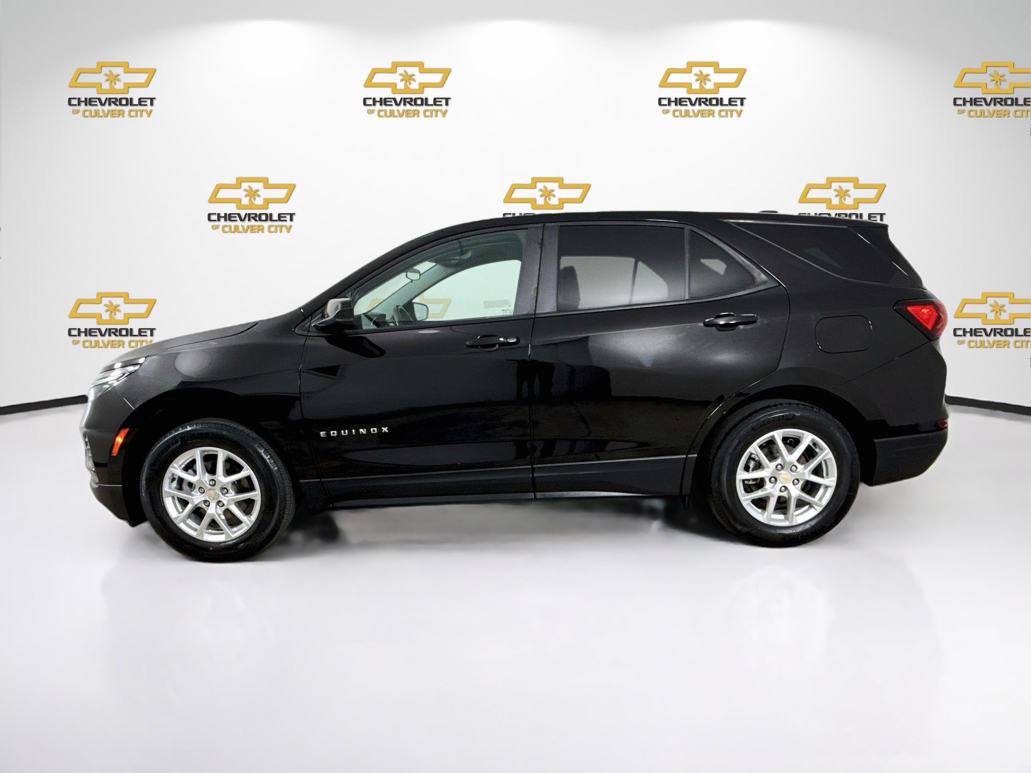 Used 2023 Chevrolet Equinox LS w/ LS Convenience Package FWD image 5