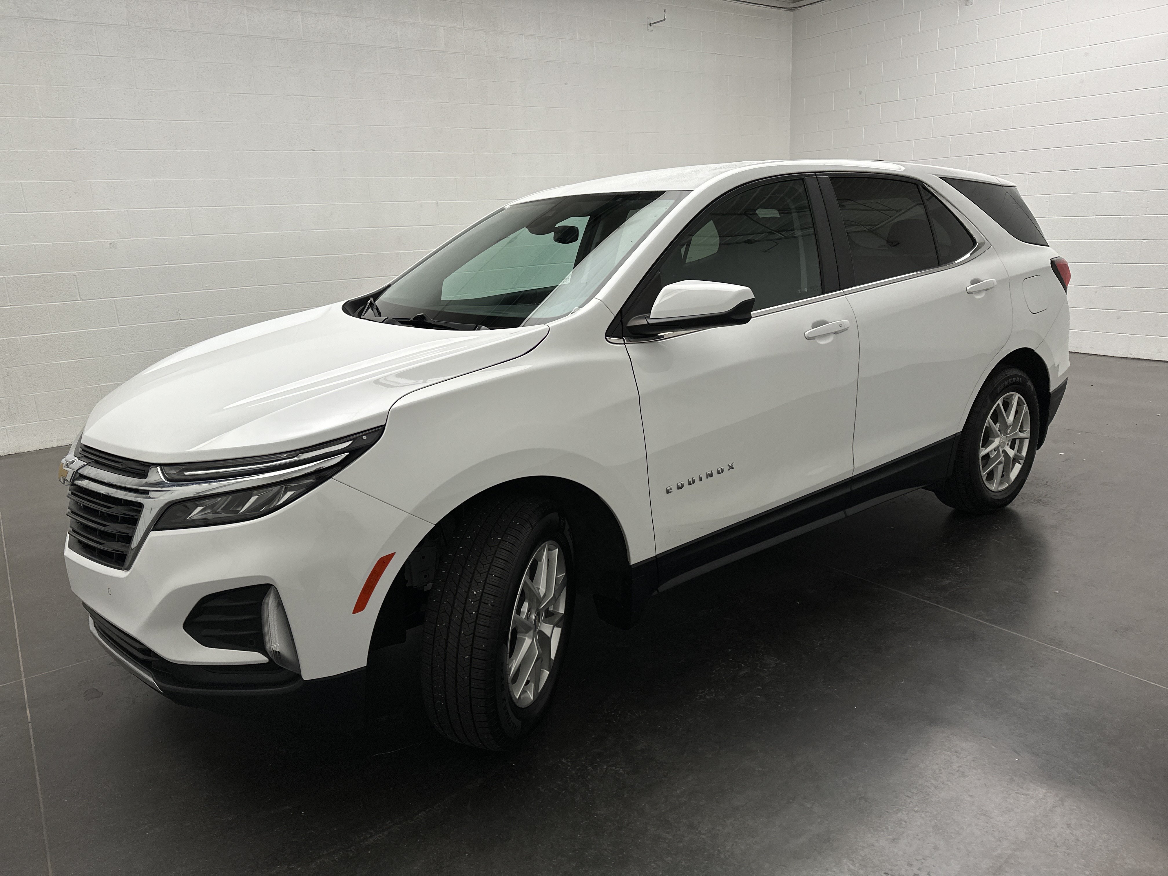 Used 2023 Chevrolet Equinox LT w/ LPO, Floor Liner Package AWD/4WD image 5