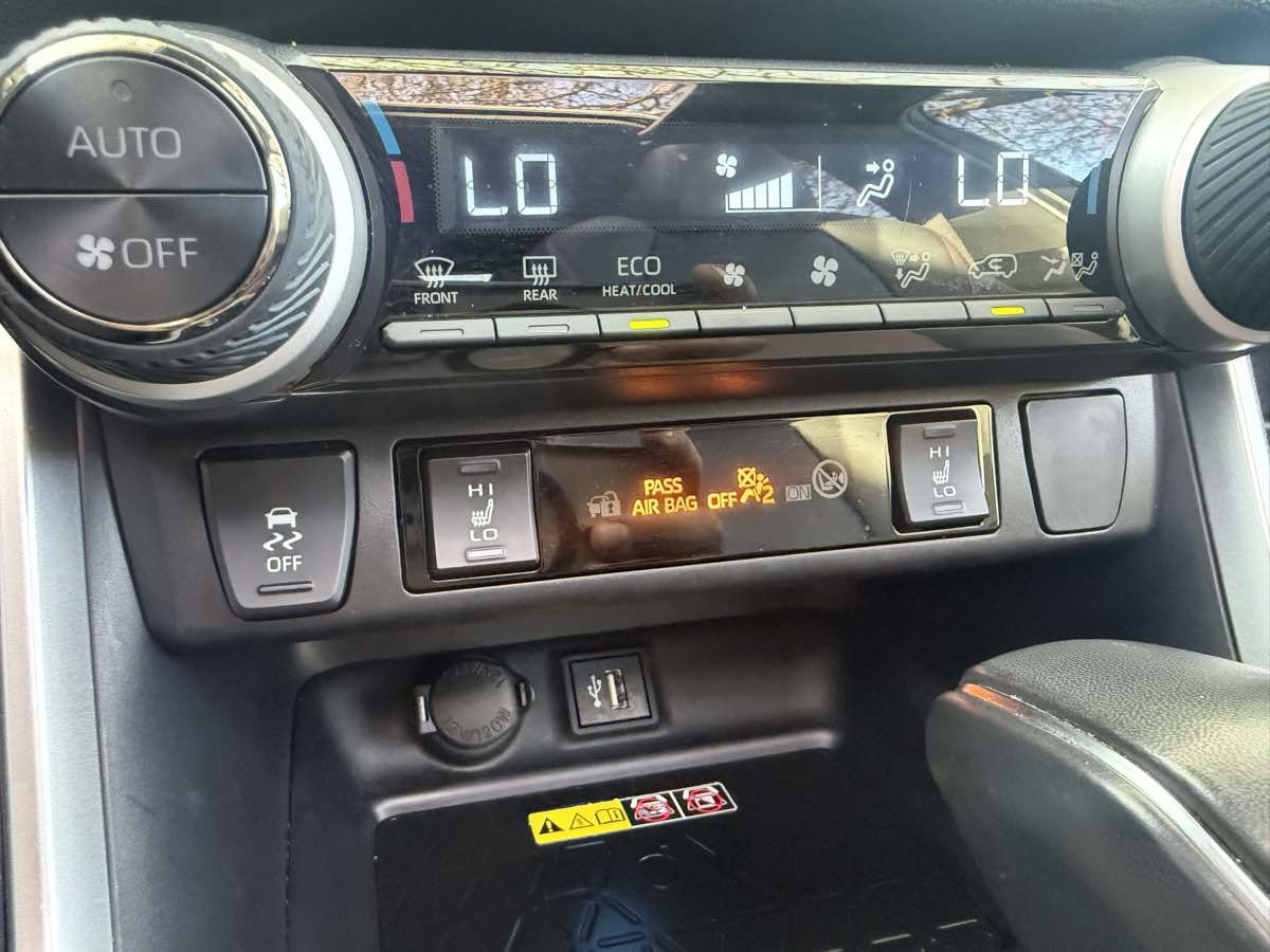 Used 2023 Toyota RAV4 XSE w/ Weather Package image 27