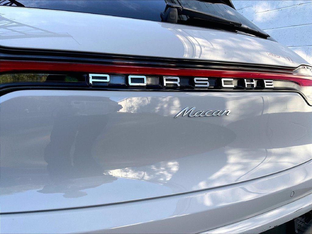 Certified 2023 Porsche Macan AWD/4WD image 12