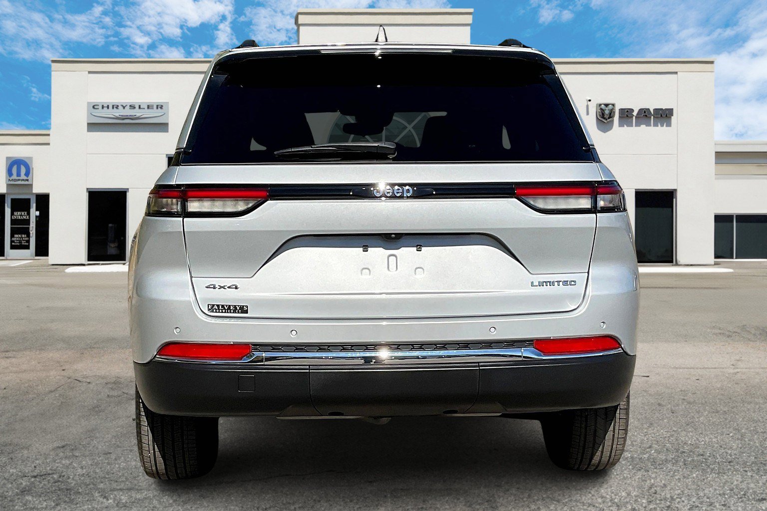 Certified 2023 Jeep Grand Cherokee Limited image 4