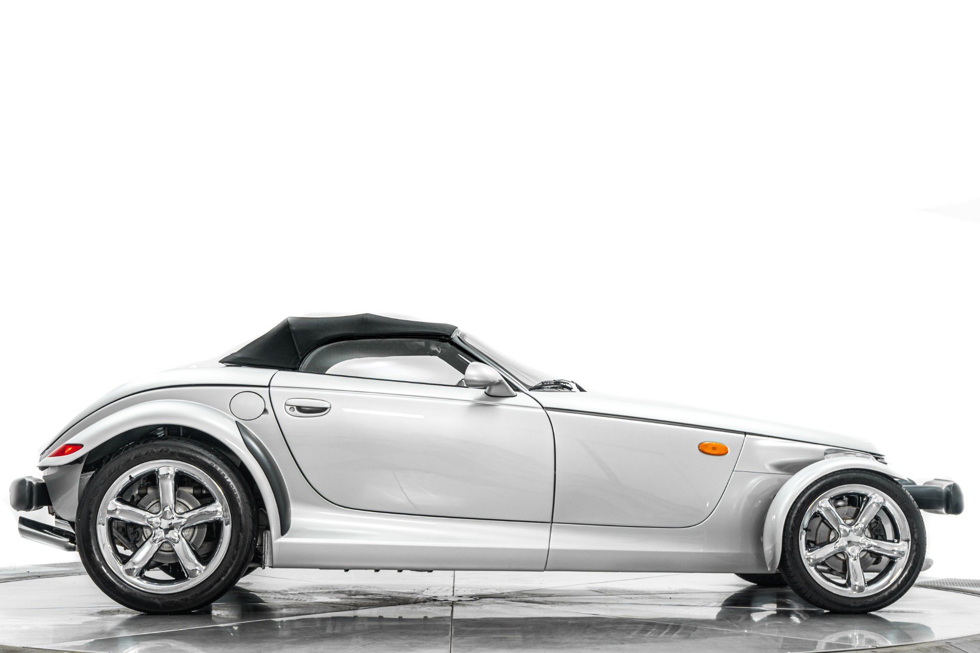 Used 2000 Plymouth Prowler image 16
