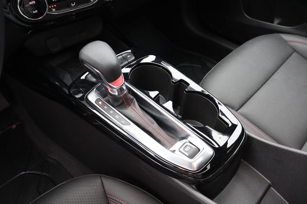 Used 2025 Chevrolet Trax RS w/ Sunroof Package image 25