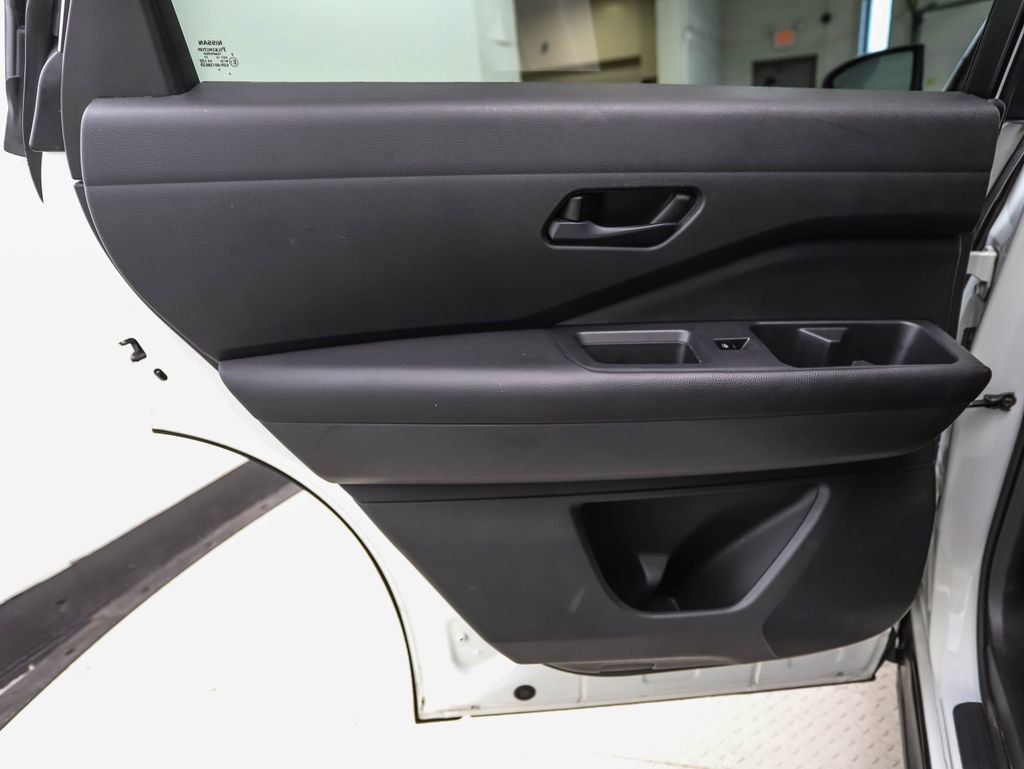 Used 2023 Nissan Pathfinder S image 18
