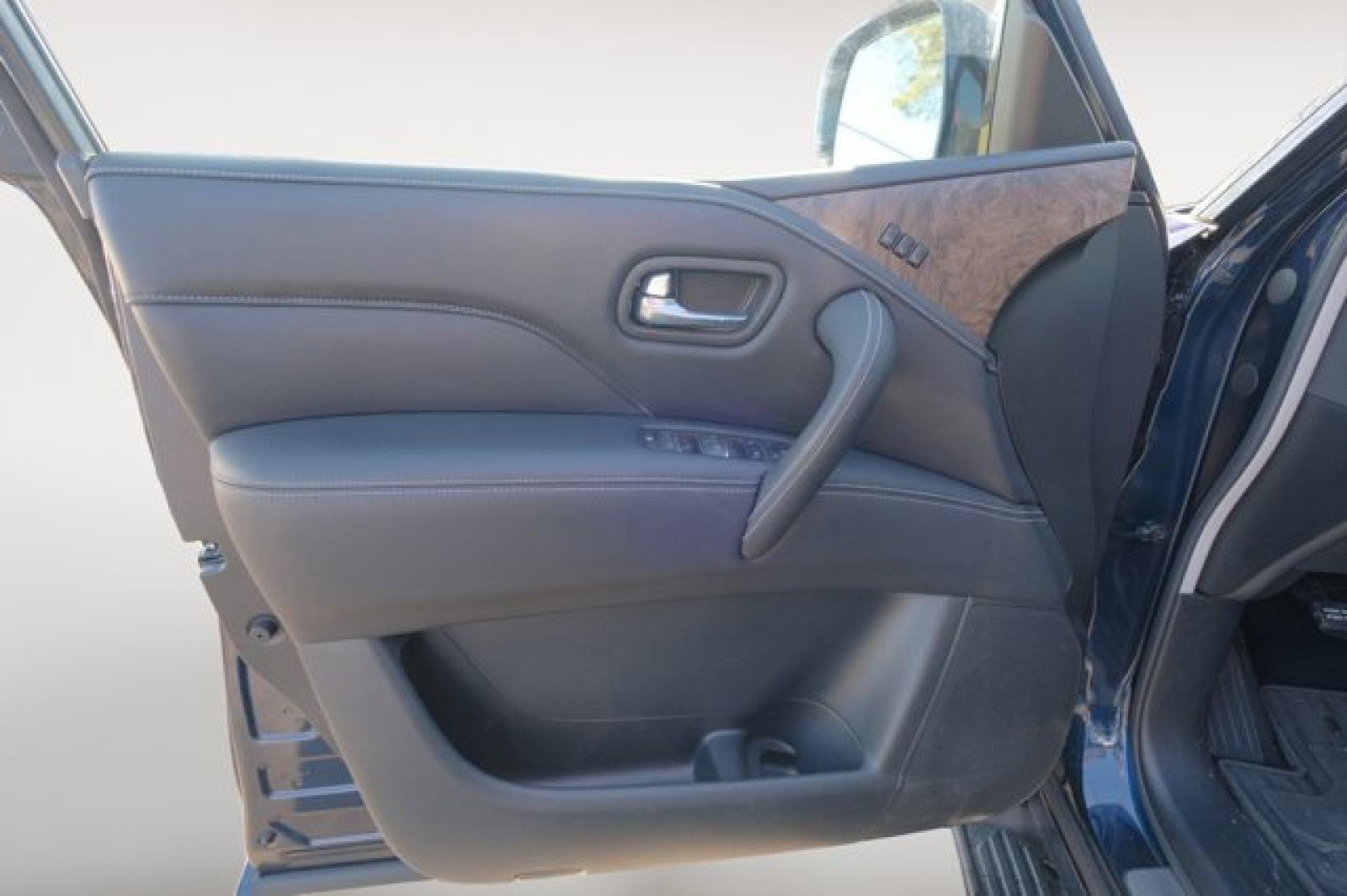 Certified 2023 INFINITI QX80 Premium Select w/ Cargo Package image 11