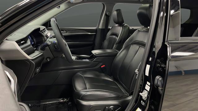 Used 2023 Jeep Grand Cherokee L Limited w/ Luxury Tech Group II AWD/4WD image 9