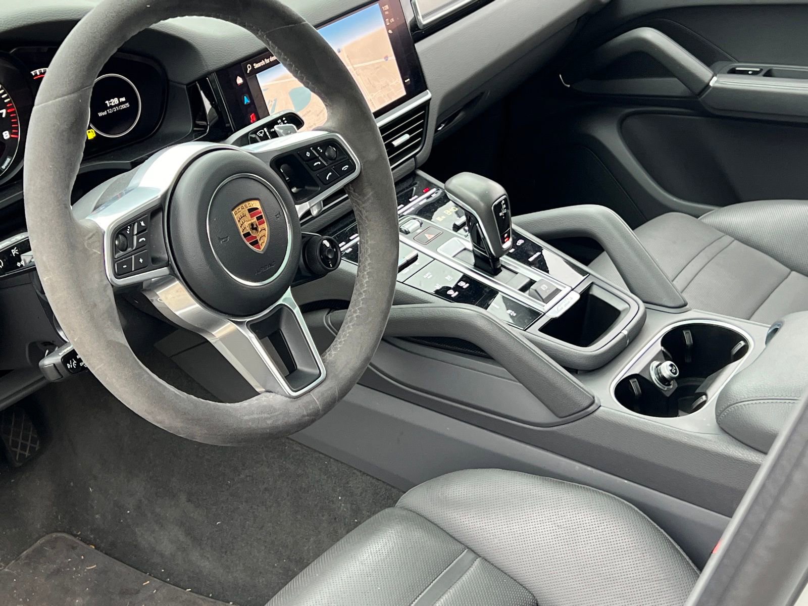 Certified 2022 Porsche Cayenne Platinum Edition image 4