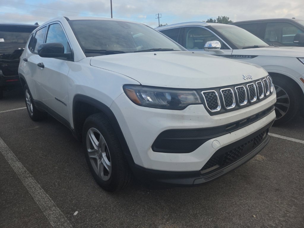 Used 2023 Jeep Compass Sport AWD/4WD image 2