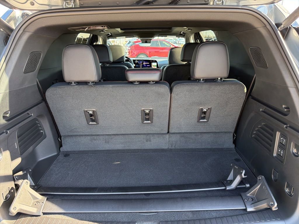 Certified 2025 Chevrolet Traverse RS w/ LPO, Illumination Package FWD image 13