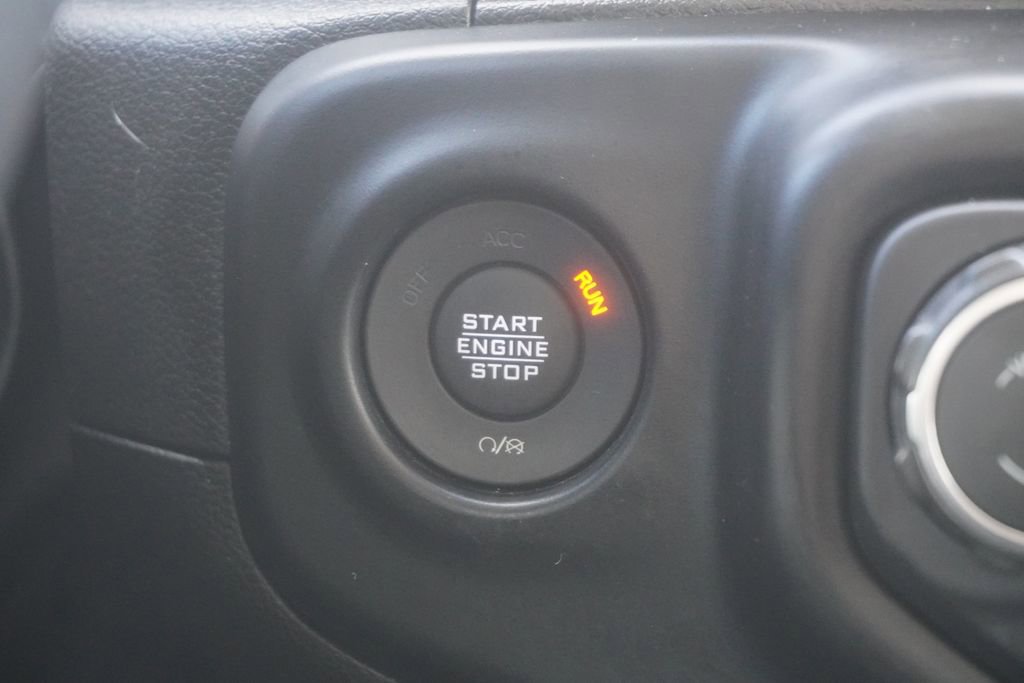 Used 2022 Jeep Gladiator Willys AWD/4WD image 25