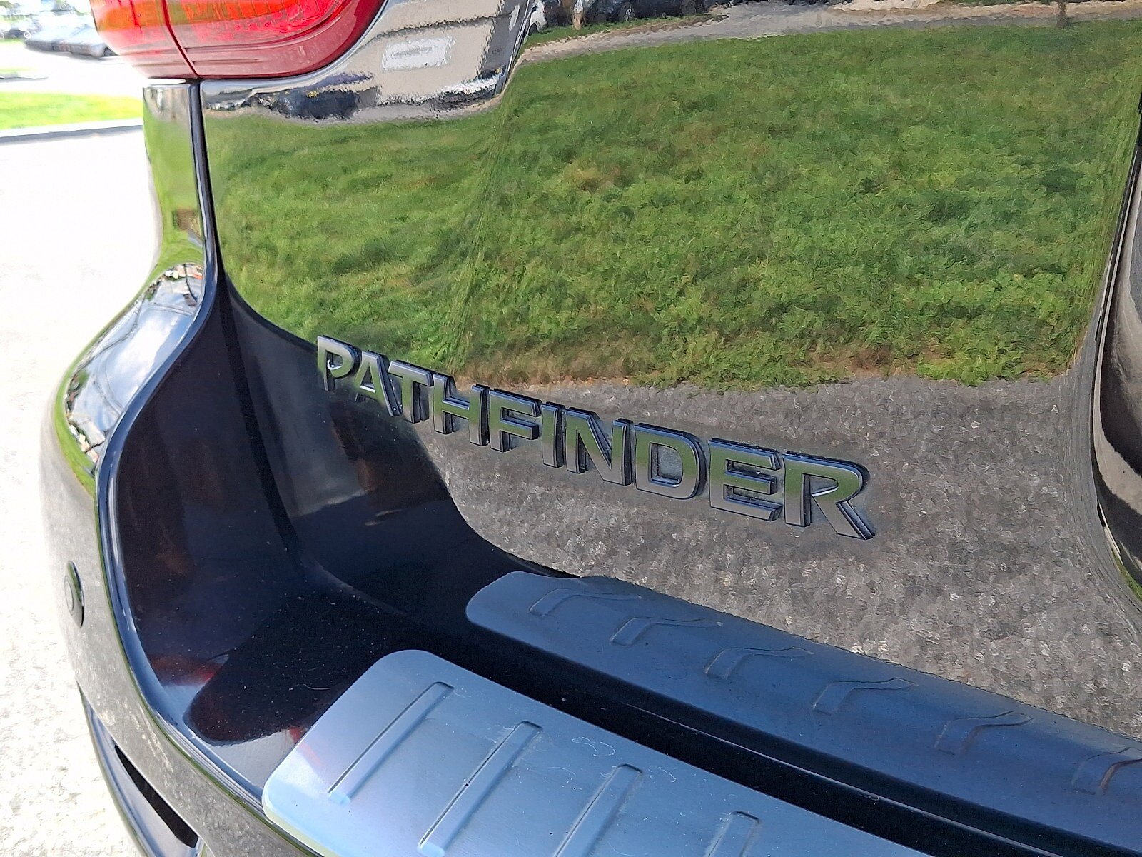 Used 2020 Nissan Pathfinder SL AWD/4WD image 33