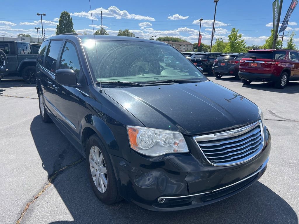 Used 2016 Chrysler Town & Country Touring FWD image 5