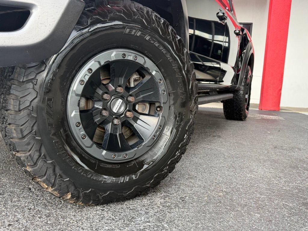 Used 2018 Ford F150 Raptor w/ Equipment Group 802A Luxury AWD/4WD image 2