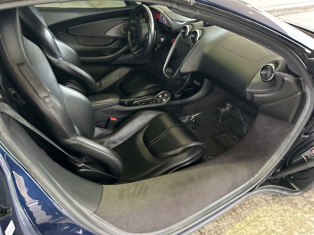 Used 2020 McLaren 570S Spider image 27