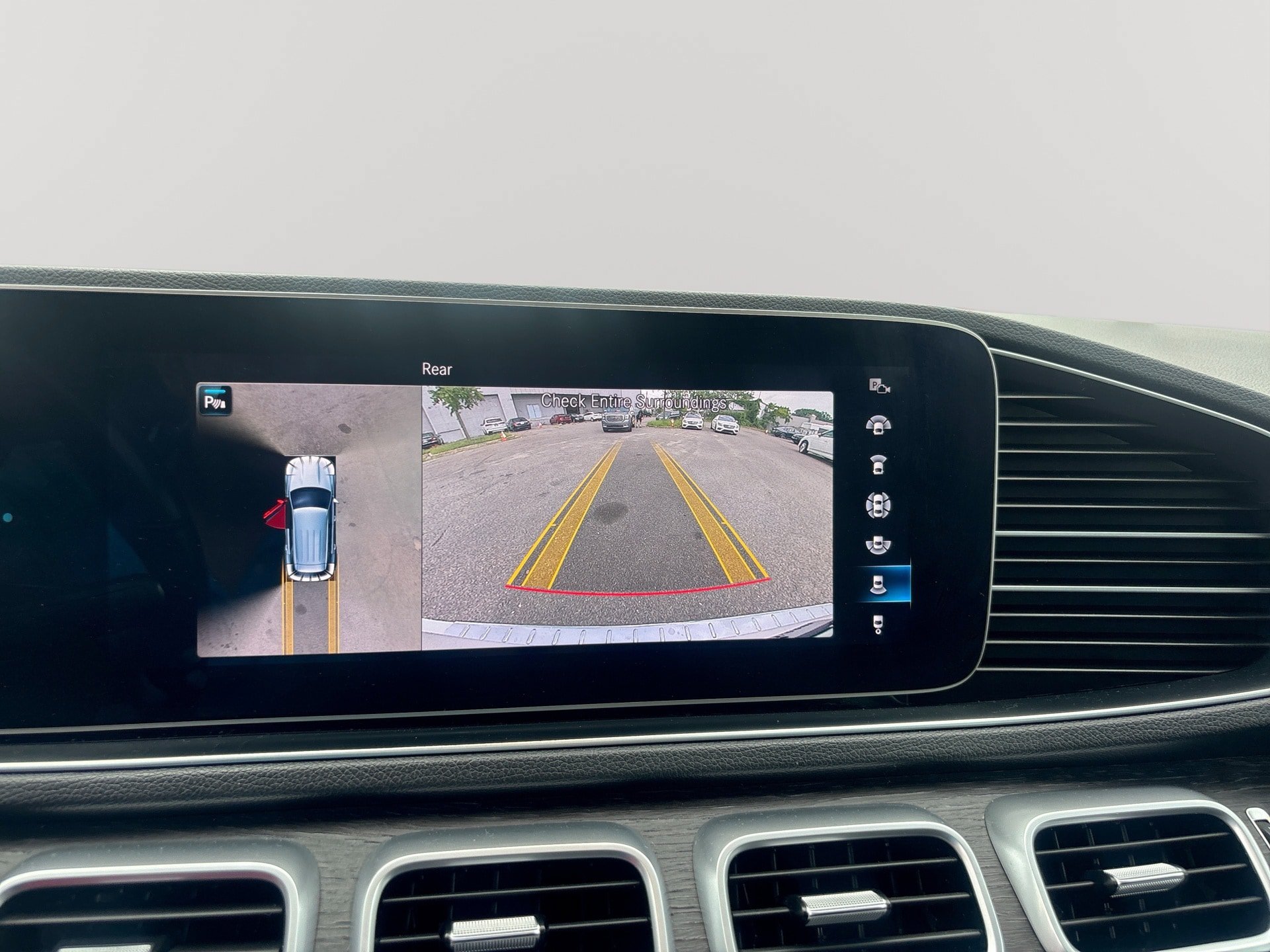 Used 2020 Mercedes-Benz GLE 350 4MATIC w/ Premium Package image 25