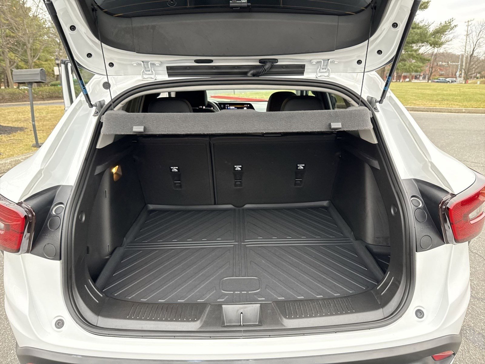 Used 2024 Chevrolet Trax LT w/ Driver Confidence Package image 22