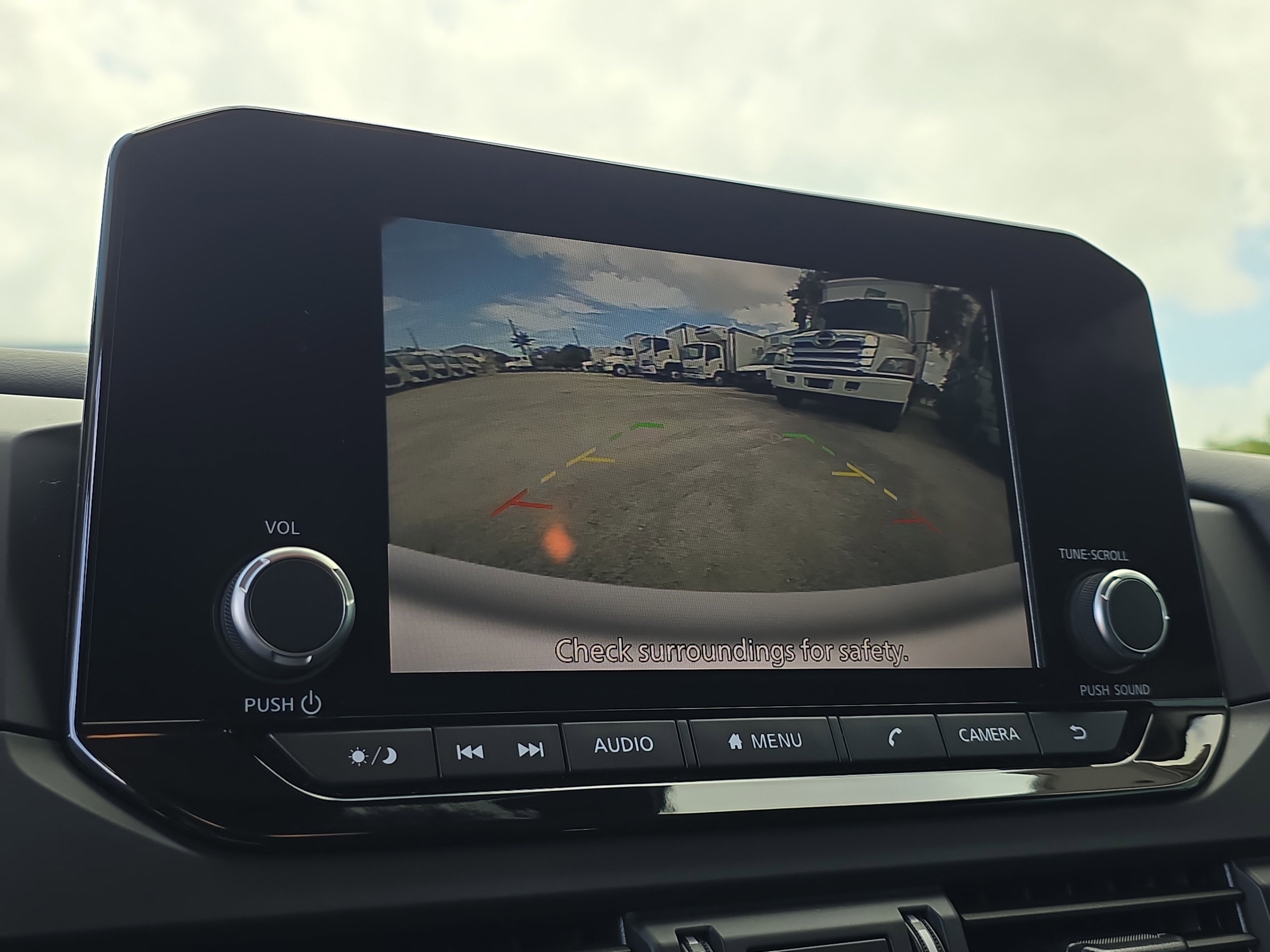 Used 2024 Nissan Pathfinder S image 27