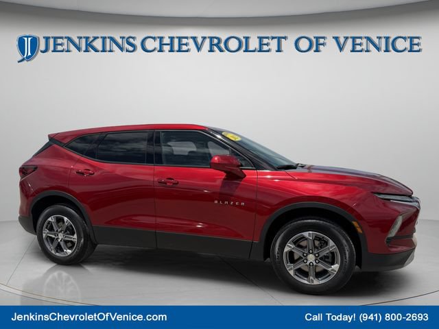 Used 2023 Chevrolet Blazer LT FWD image 2