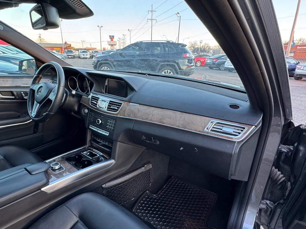 Used 2016 Mercedes-Benz E 350 4MATIC Sedan image 15