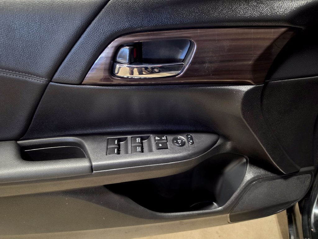 Used 2017 Honda Accord EX image 6