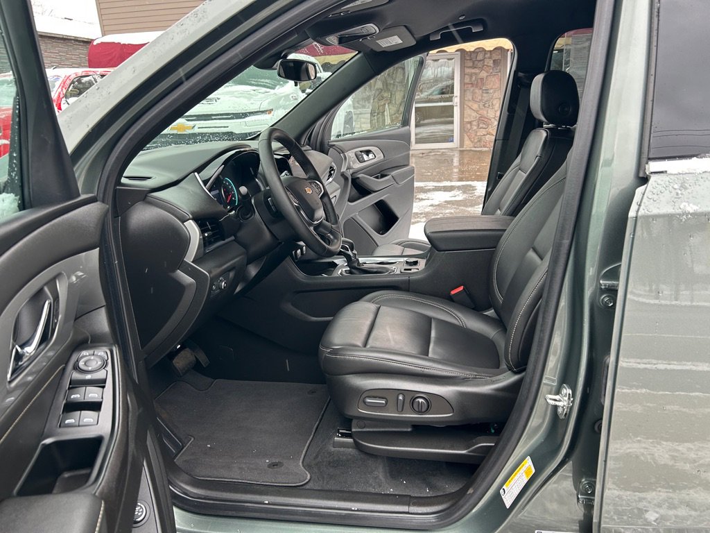Used 2023 Chevrolet Traverse LT image 20