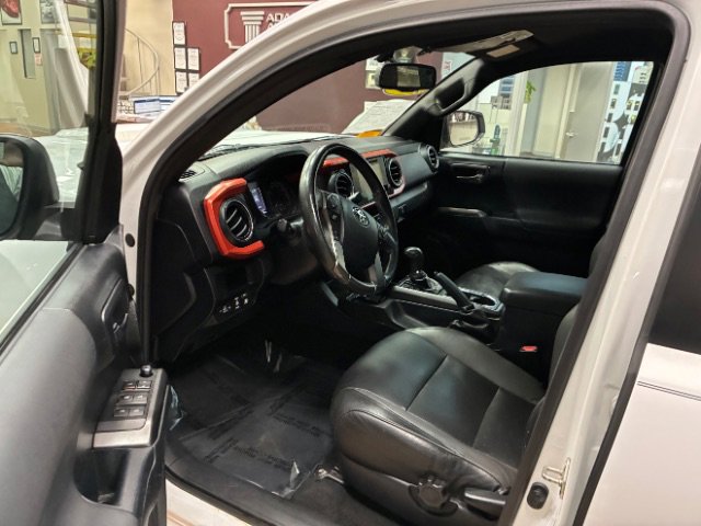 Used 2017 Toyota Tacoma TRD Sport w/ Tow Package image 11