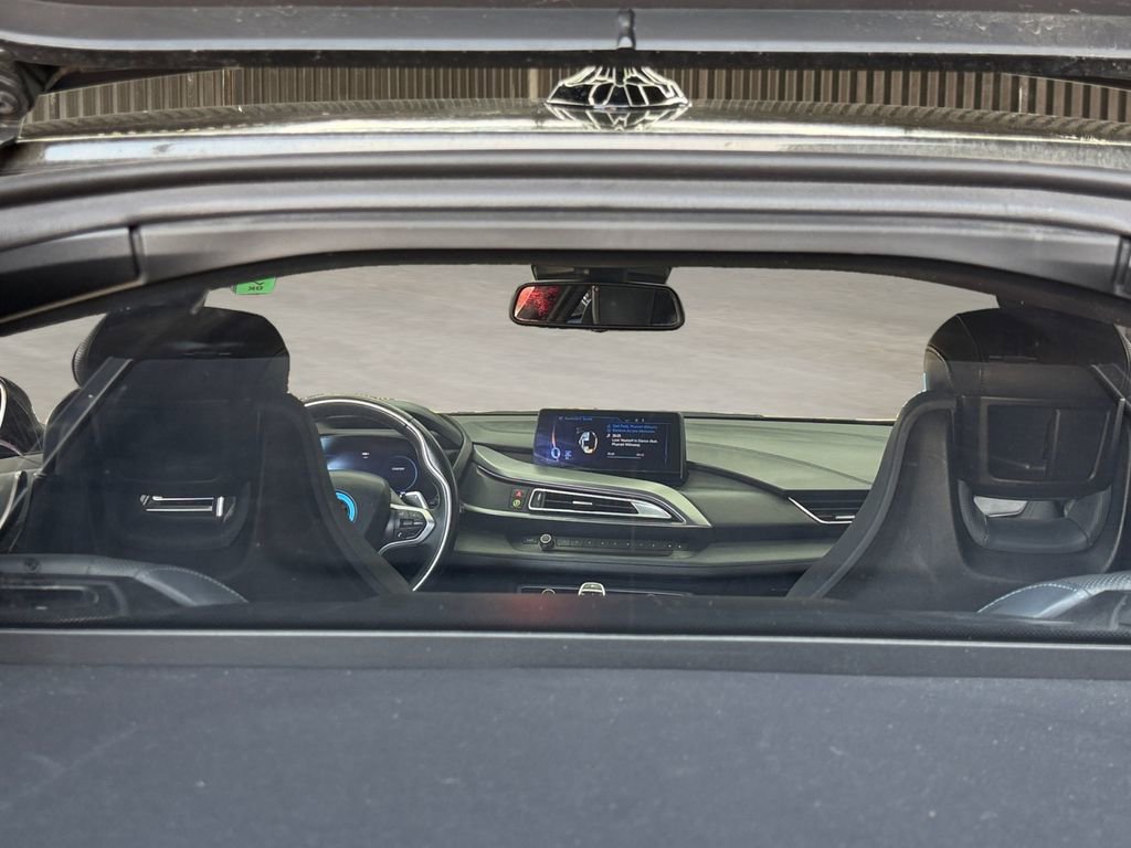 Used 2015 BMW i8 image 25