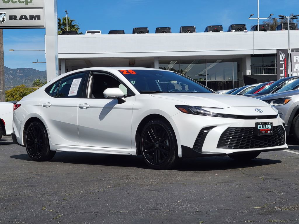Used 2025 Toyota Camry SE image 30