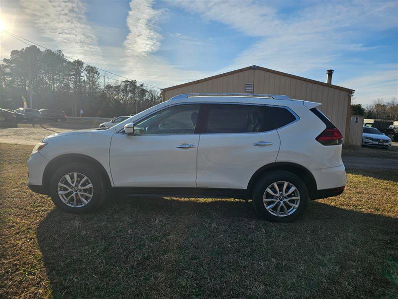 Used 2017 Nissan Rogue SV w/ SV Premium Package image 8