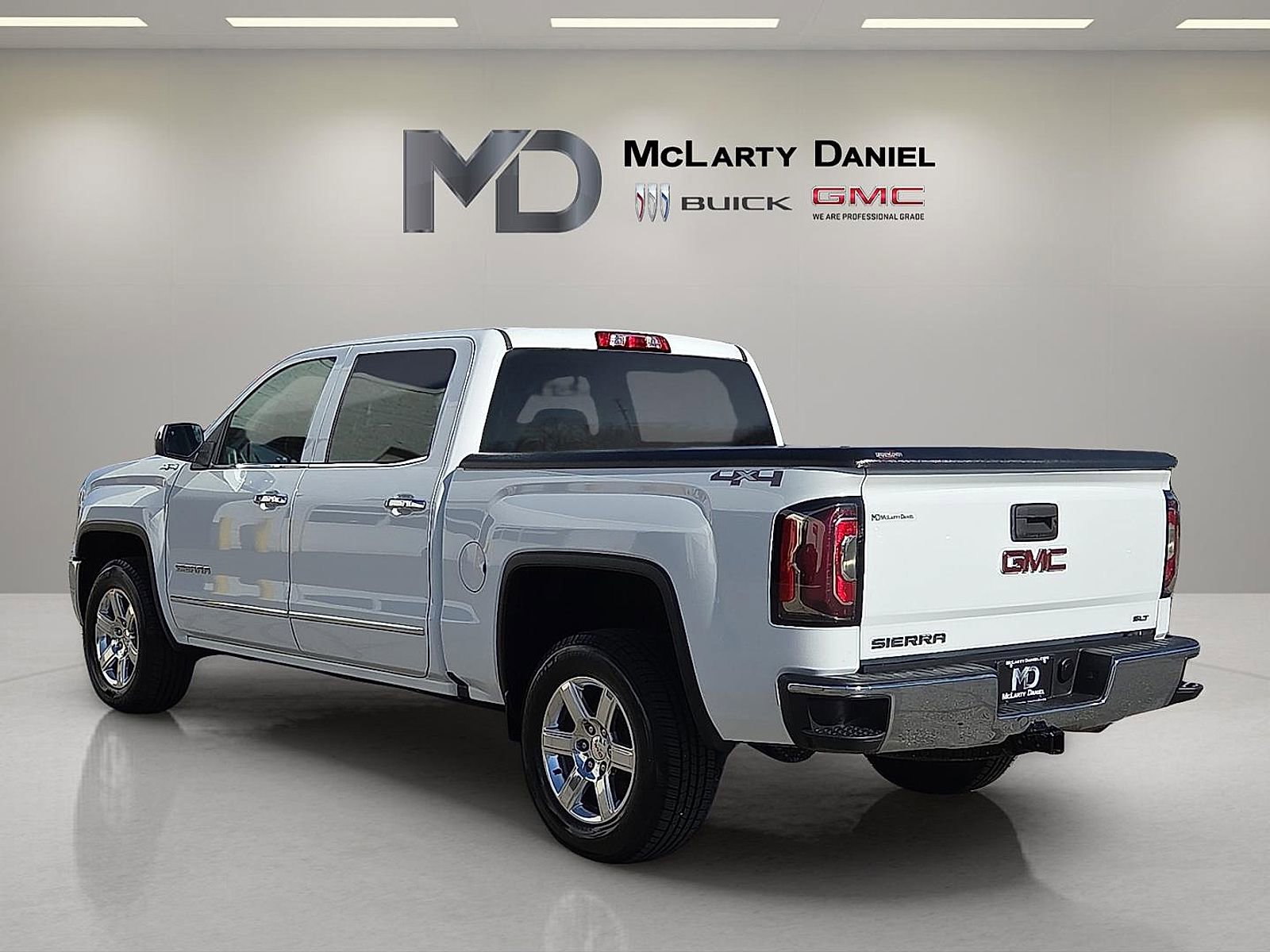 Certified 2017 GMC Sierra 1500 SLT image 4