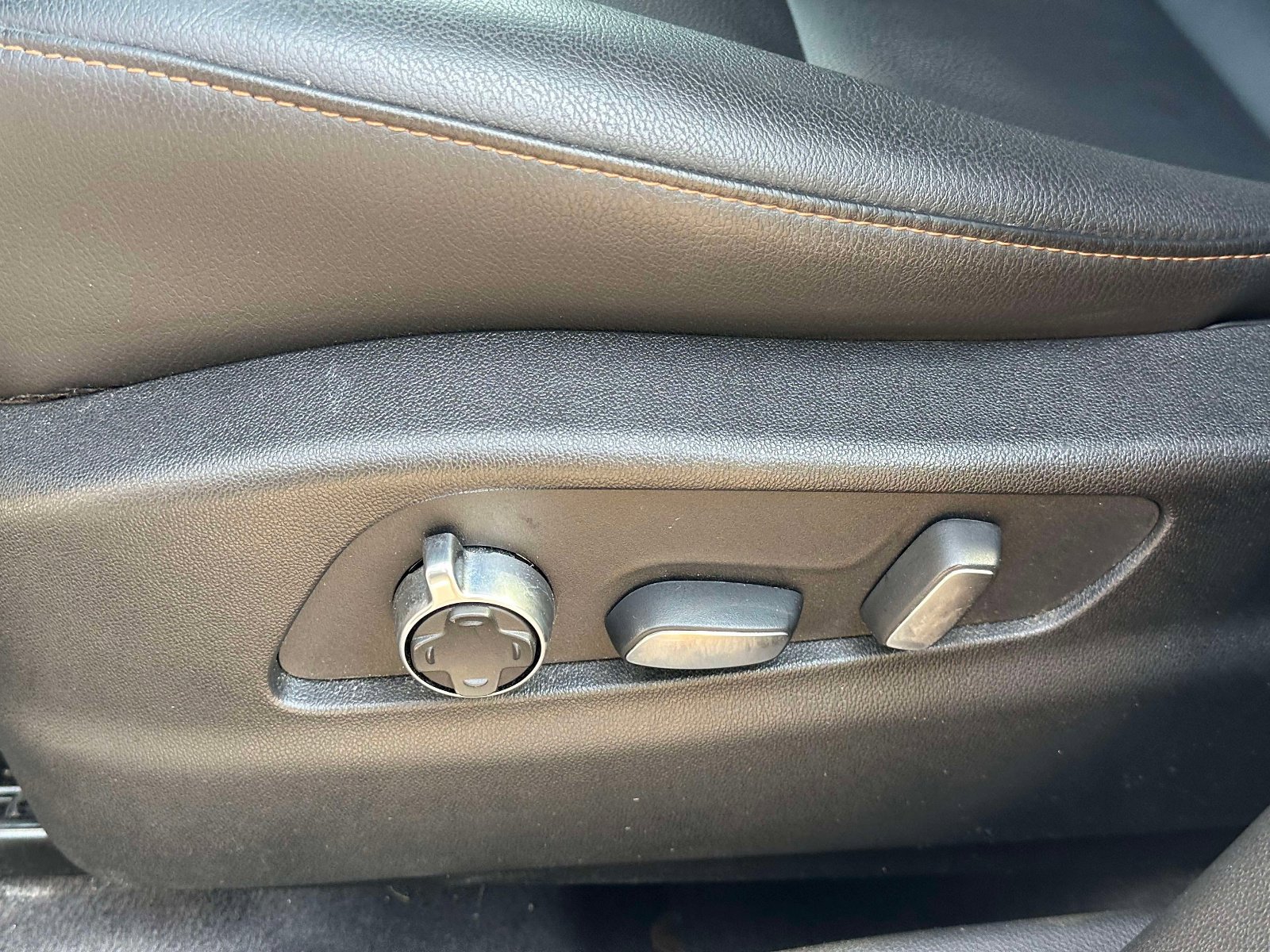 Used 2019 Cadillac XT4 Sport w/ LPO, Midnight Sport Package AWD/4WD image 23