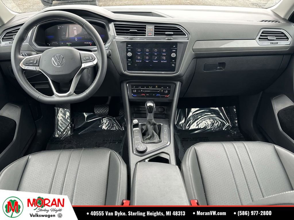 Used 2023 Volkswagen Tiguan SE AWD/4WD image 15