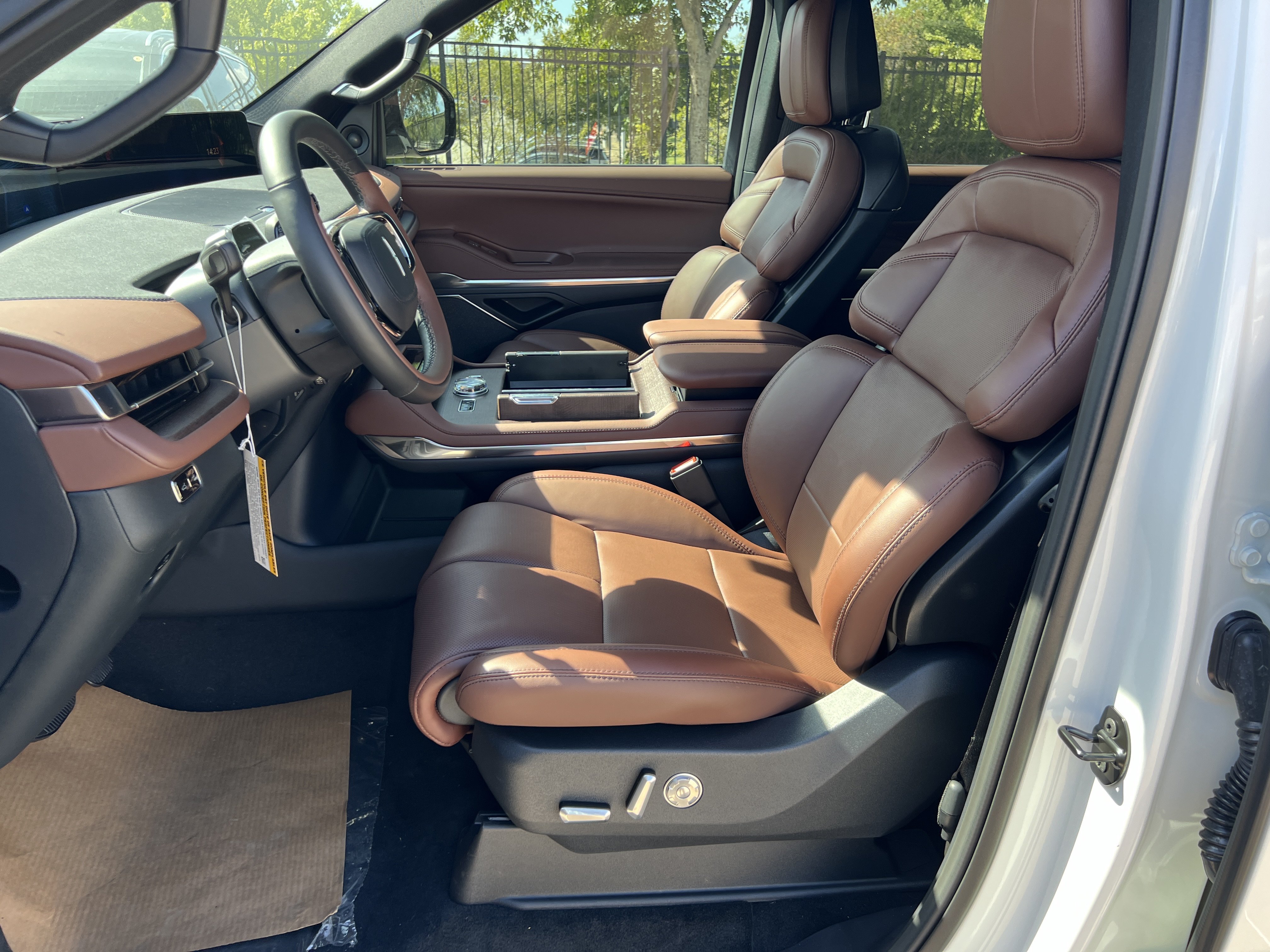 New 2027 Lincoln Navigator L Reserve AWD/4WD image 14