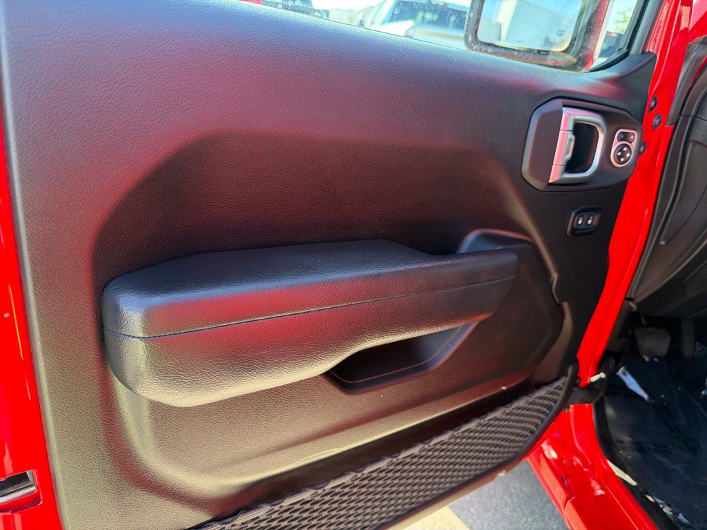 Used 2024 Jeep Wrangler Unlimited Sport AWD/4WD image 13